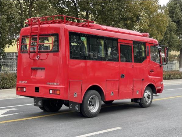 東風四驅森林越野運兵車